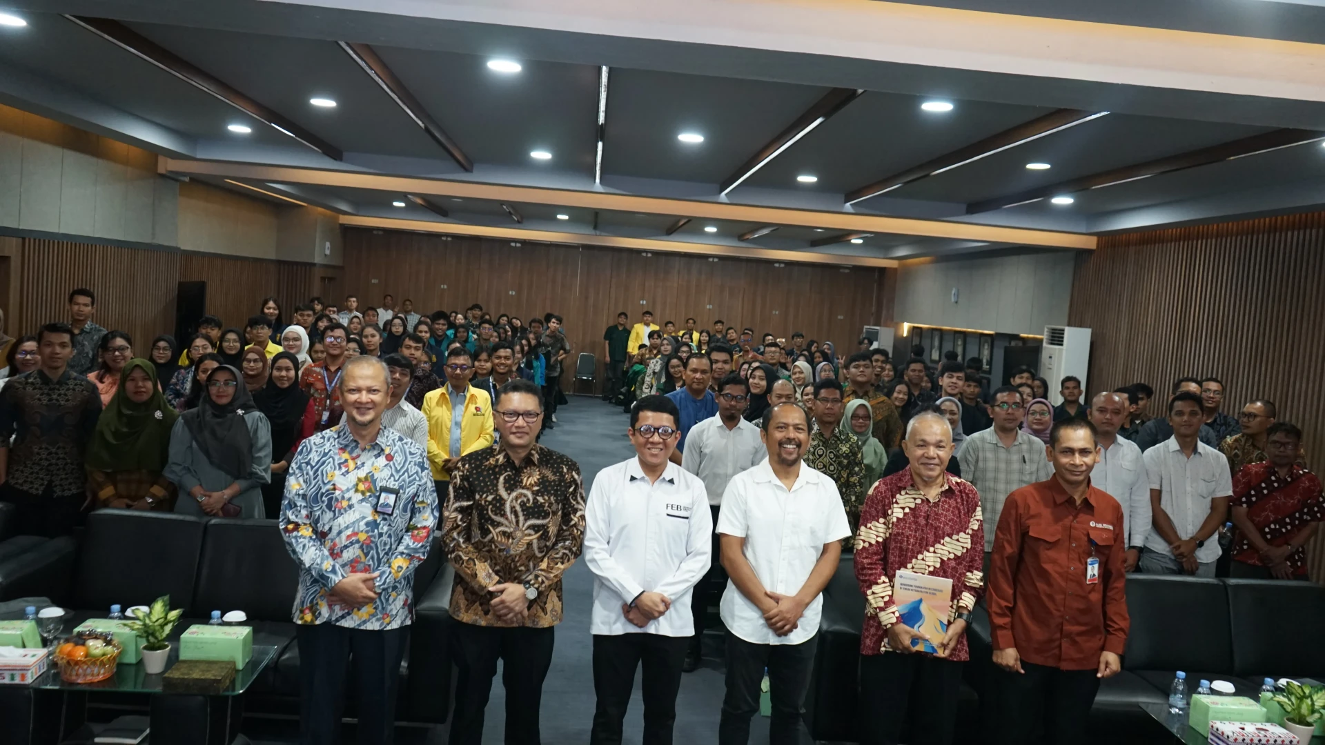 FEB USU held a Public Lecture on Macroprudential Policy